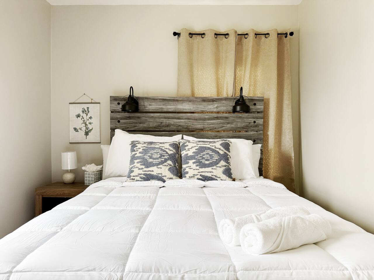 Spring Street Suites D | QUEEN 3BD/1BA Stylish Apt