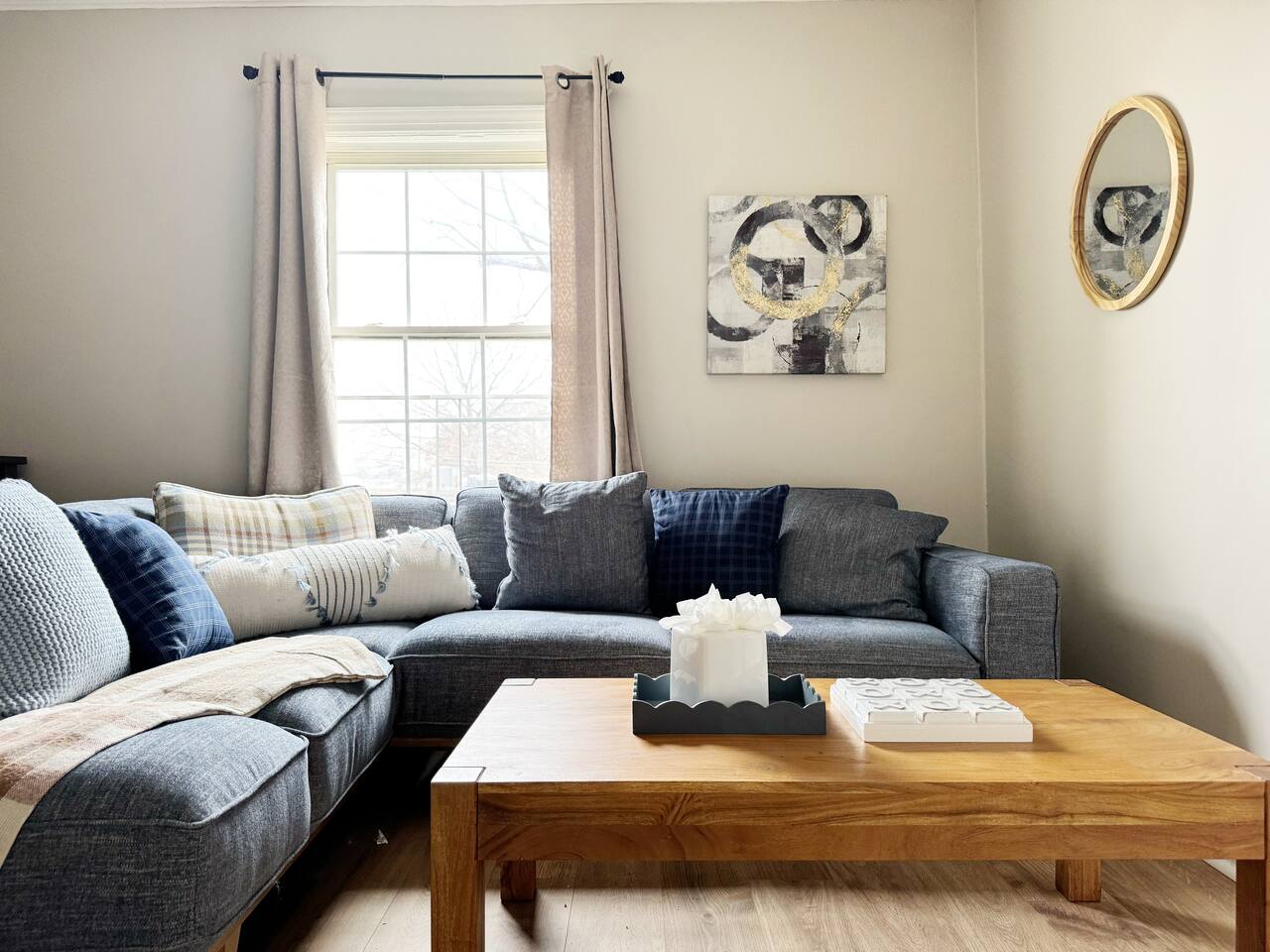 Spring Street Suites D | QUEEN 3BD/1BA Stylish Apt