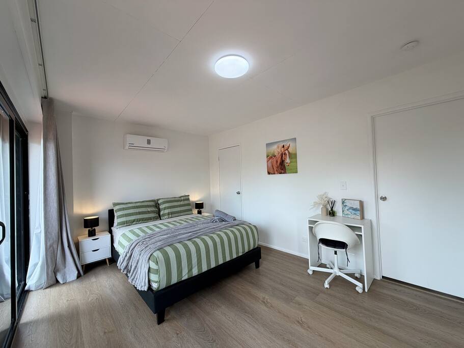 Self contained 1BR near Pinelands Centre