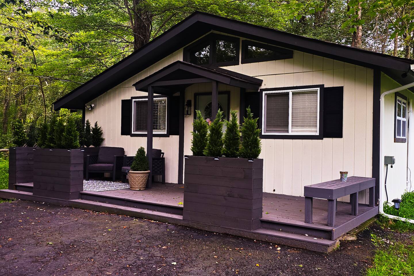 1 floor, Pocono Pond house with Game Room