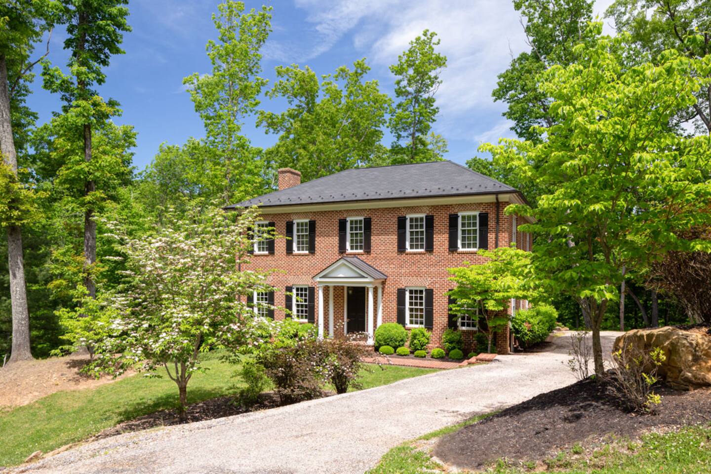 1 Mile to Omni Homestead w/ 5 suites + Gameroom