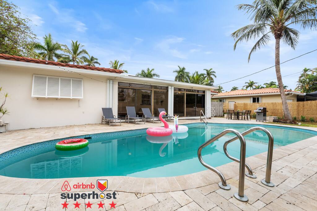 Coastal Escape w/ Heated Pool Near Beach 𝙗𝙮 𝙎𝙏𝘼𝙔-𝙏𝙊𝘿𝘼𝙔 | Hollywood Lakes