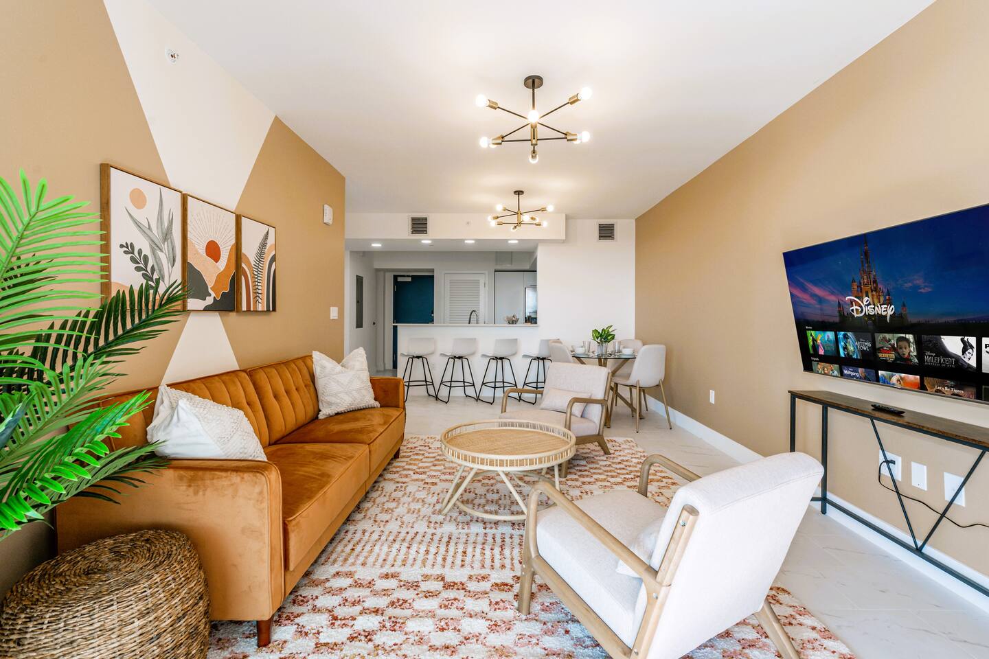 {Luxe Penthouse} ~ Beach ~ Pool ~ Gym ~ Sleeps 5