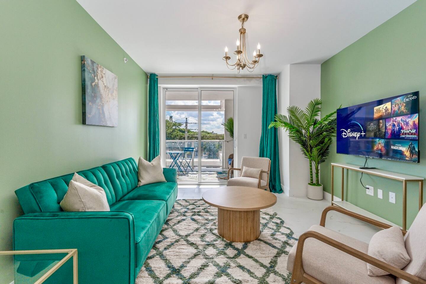 {Jade Haven} ~ Beach ~ Pool ~ Gym ~ Free Parking