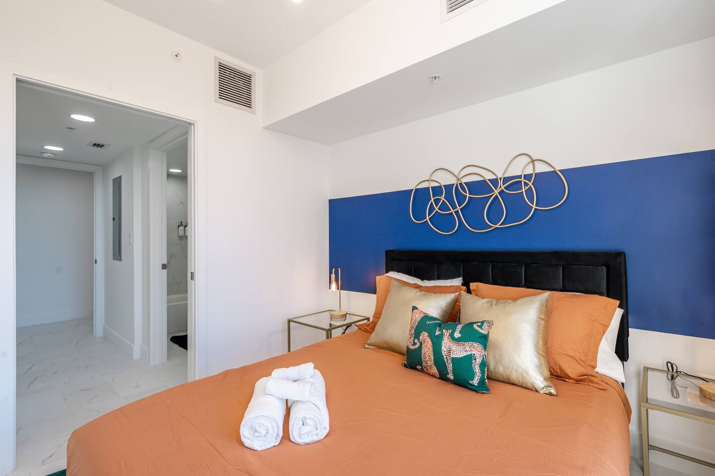 {Blue Sands} ~ Beach ~ Pool ~ Balcony ~ Sleeps 7