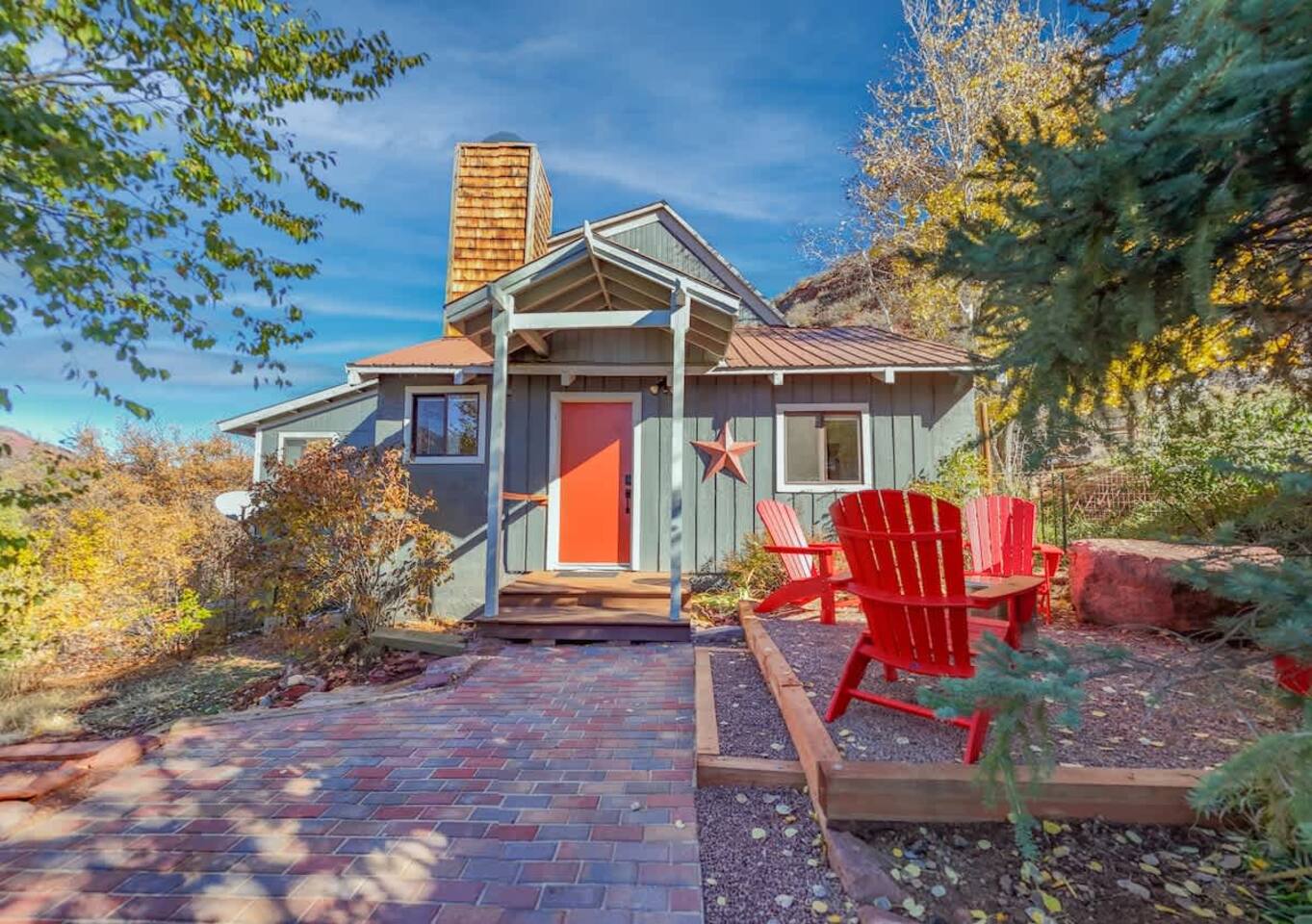 Cozy 2 BR Chalet, Near Town, Hot Springs, A/C
