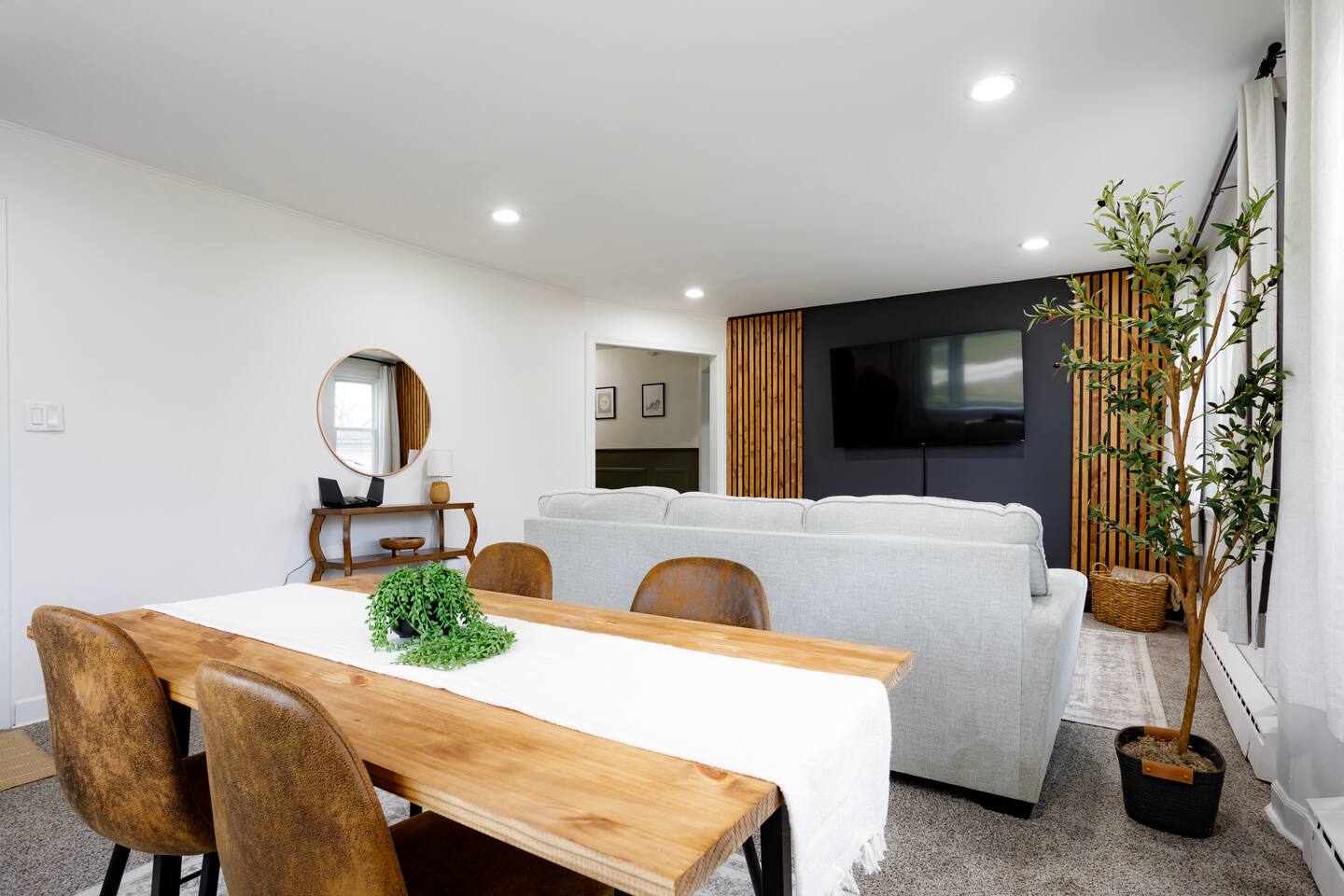 Lockport Farmhouse: King Bed + Parking by Door