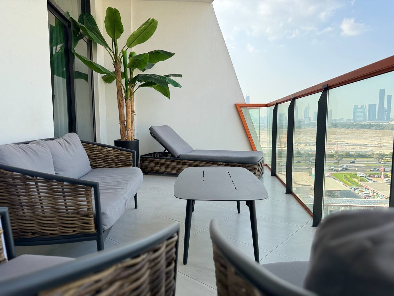 ASHRI HH Elegant Home in Binghatti Avenue -Jaddaf