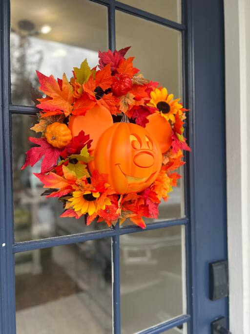 Heated pool-water park-minutes to parks