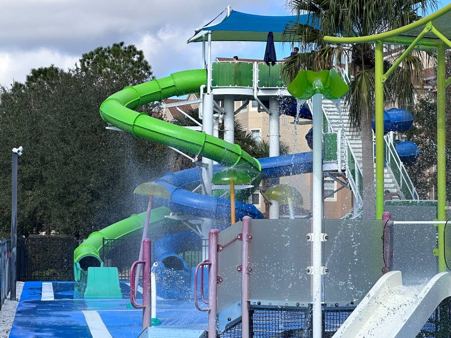 Heated pool-water park-minutes to parks