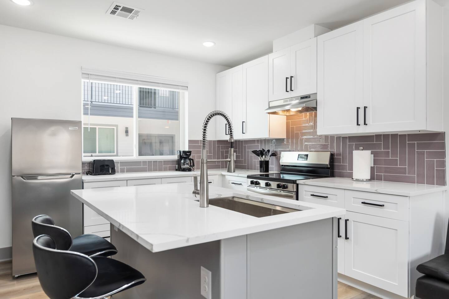 1B/1B Studio Medical Center Luxury BEST Value 16A