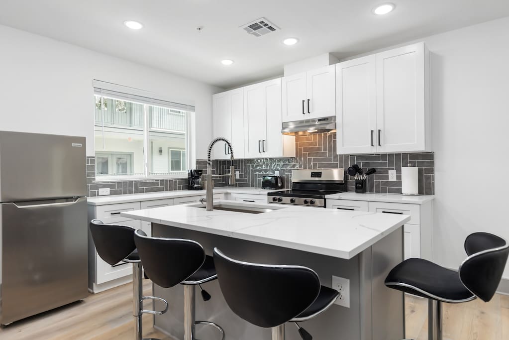 1B/1B Very Cozy Apt. BRAND NEW! Medical Center 6B