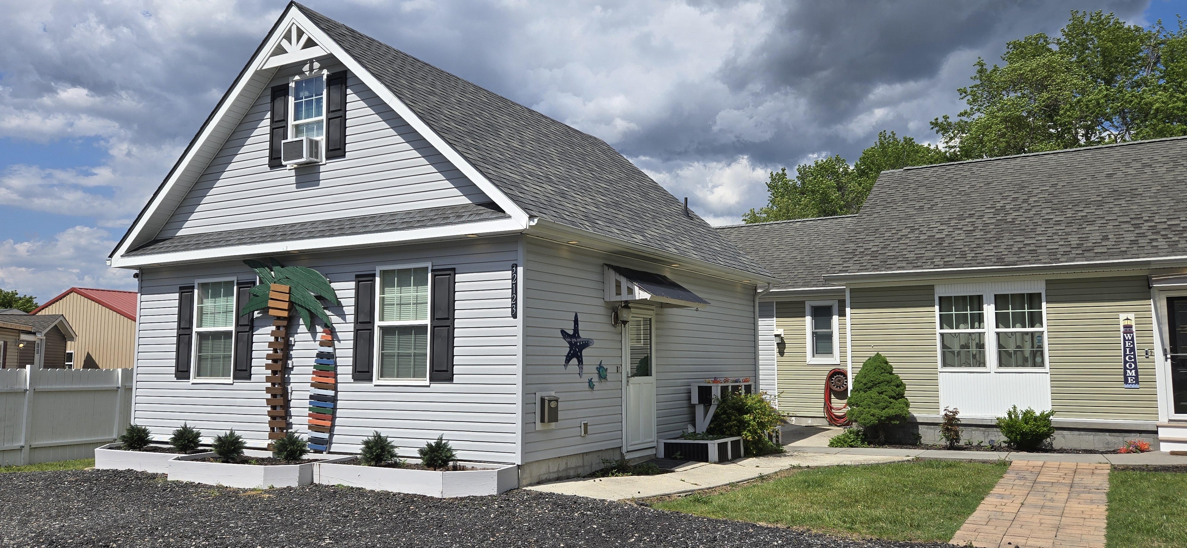 Coastal Quarters - Unit 1 - Charming 2 BR Getaway