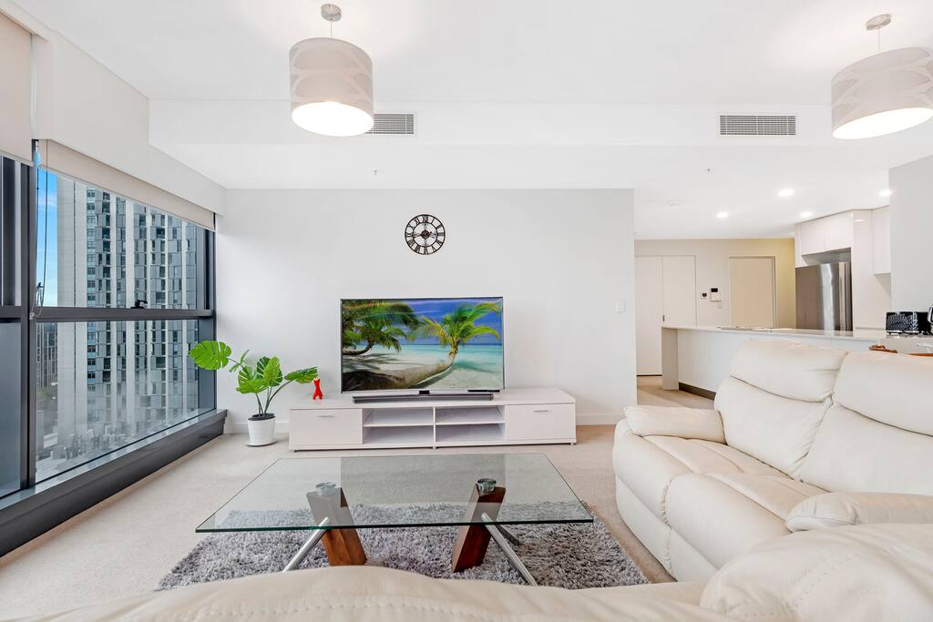 Heart of Chatswood 2BR with Gym & Pool