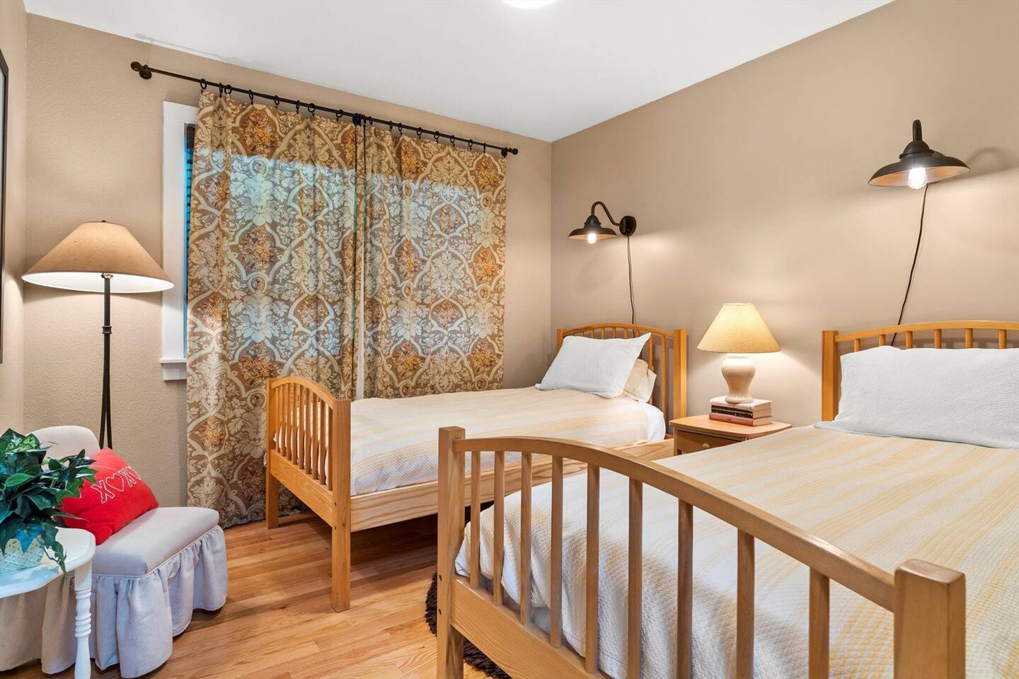 Perfect for the little ones or friends, the twin beds offer a cozy and comfortable space for a good night's sleep.