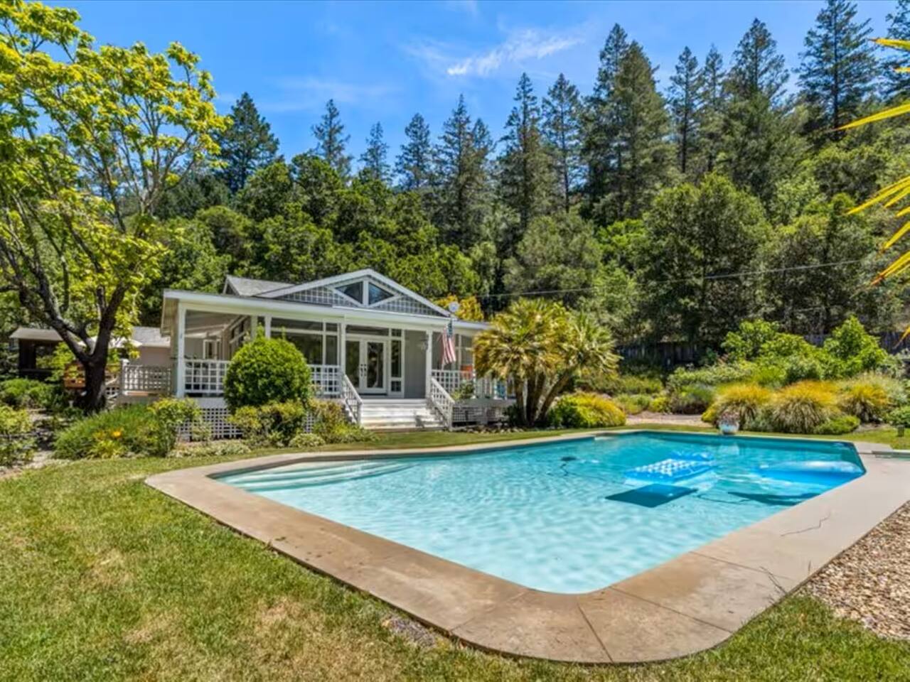 Relax in the sparkling pool, surrounded by the beauty of nature. Tranquility at its finest!