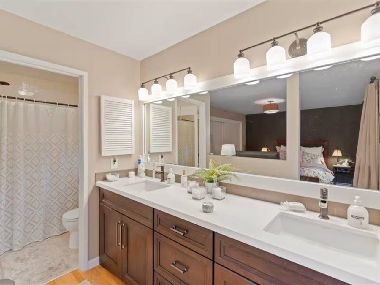 Enjoy the convenience of an ensuite with double vanity, sinks, and a full-width mirror offering ample space for your morning and nighttime routines.