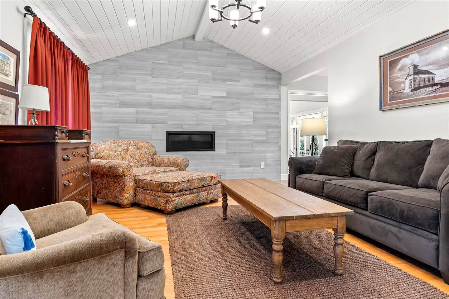 Pull back the curtains, then lounge and sink into the comfort of cozy sofas for the perfect relaxing getaway.