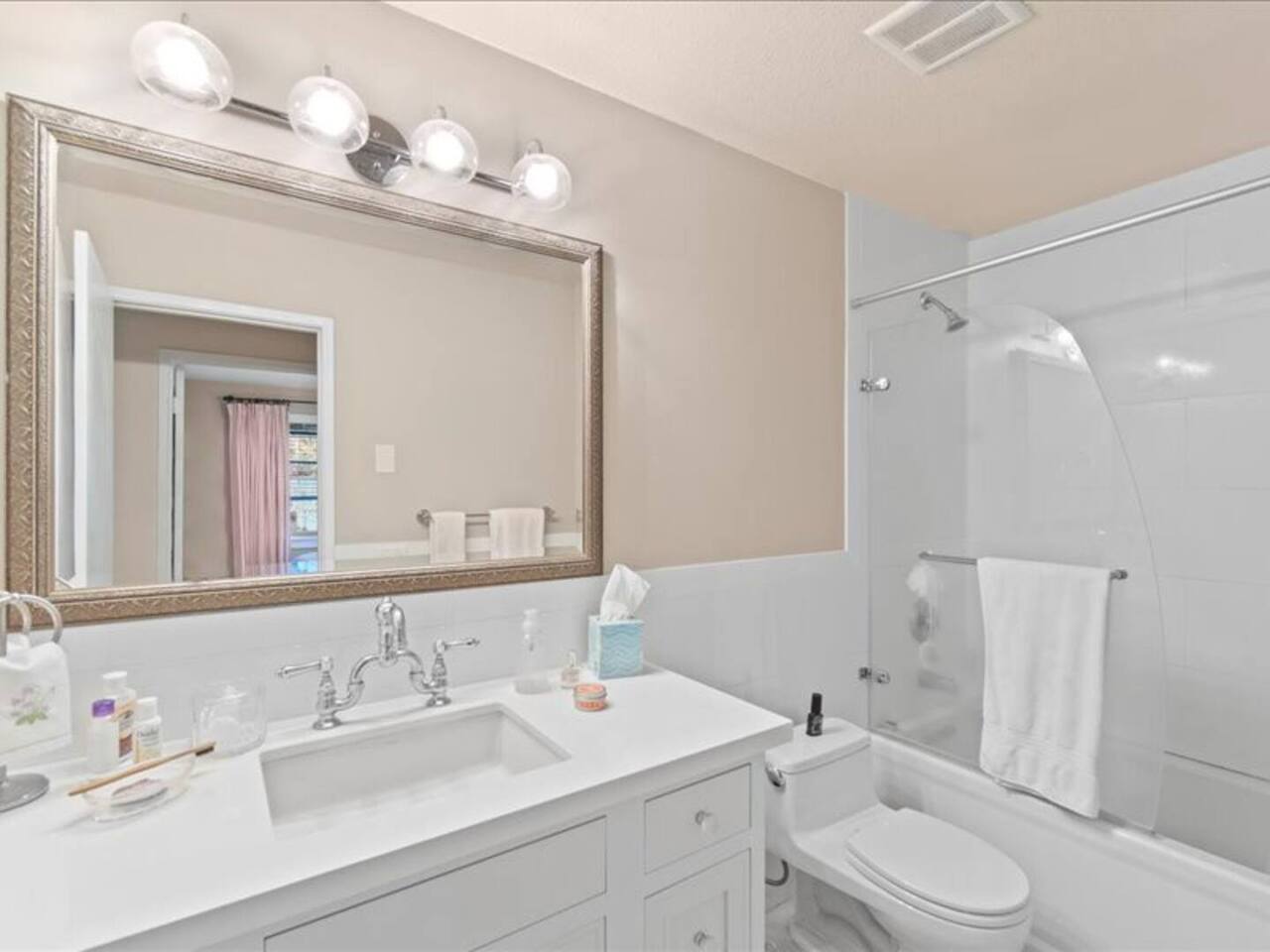 The common full bathroom comes stocked with all your basic necessities and features a tub and shower combo, providing both versatility and comfort for all guests.