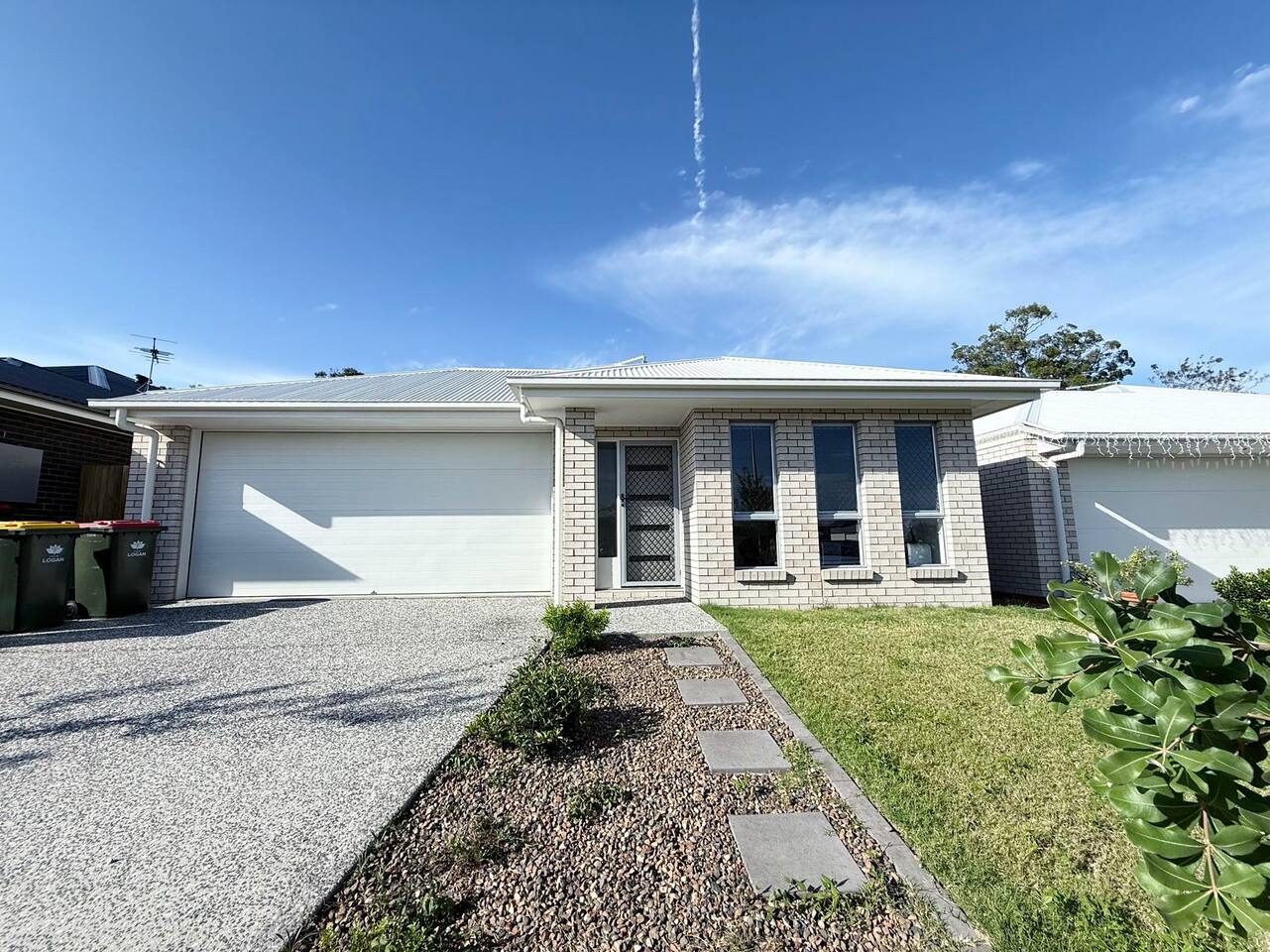 Sparkling New Home - Suburban Charm Awaits! - Holiday Home