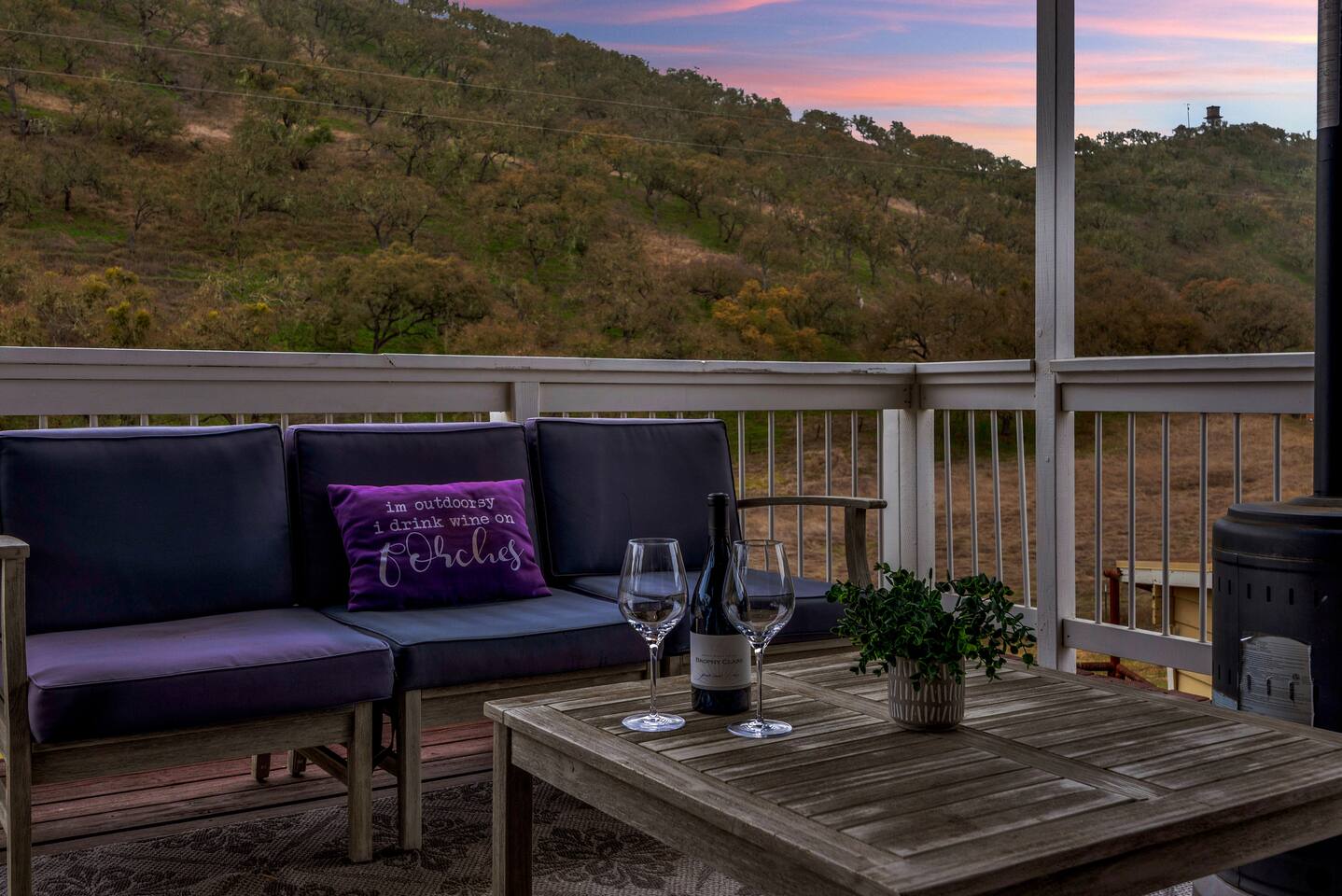 Serene 3 Acre Ranch w/ Hot Tub
