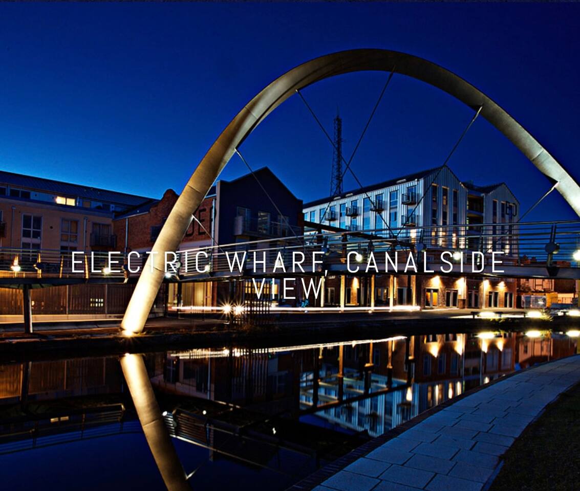 #12 Stylish Canalside Loft with Parking