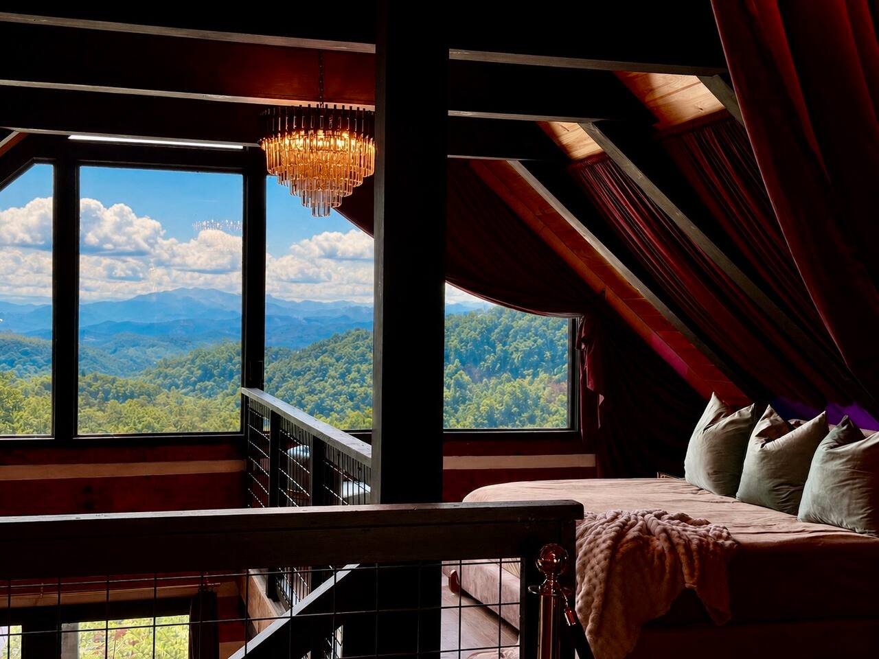 The Knotty Foxx Retreat | Pets Require Approval Prior to Booking