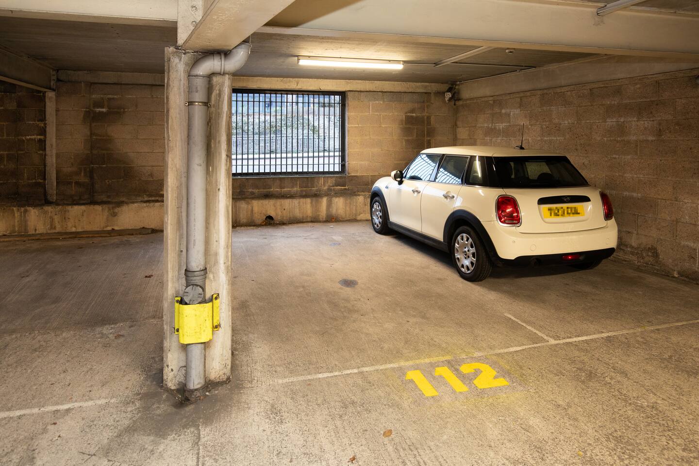 3-Bed 3-Bath by the Harbour w Private Parking