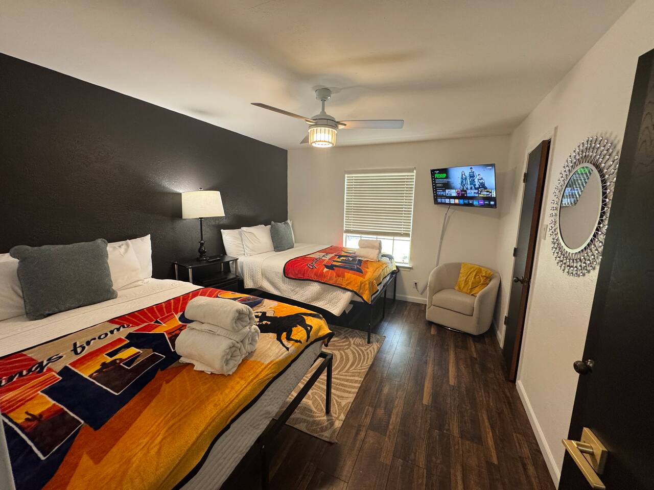 Lux Retreat | FIFA | Sleeps 12 | Firepit | Pets