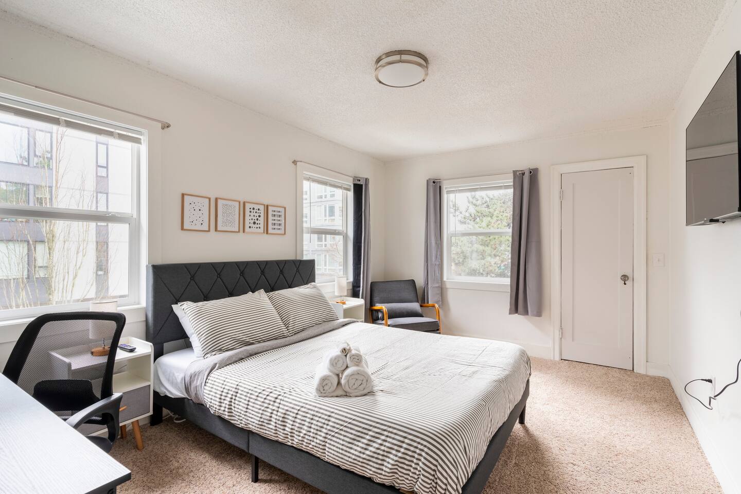 Bright, Cozy Room + Private Attached Bathroom