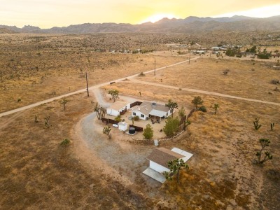 Sawtooth House rental in Pioneertown