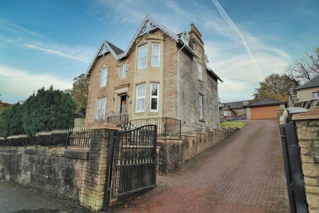 10 Bedrooms | Pool Table | Garden | Piano
