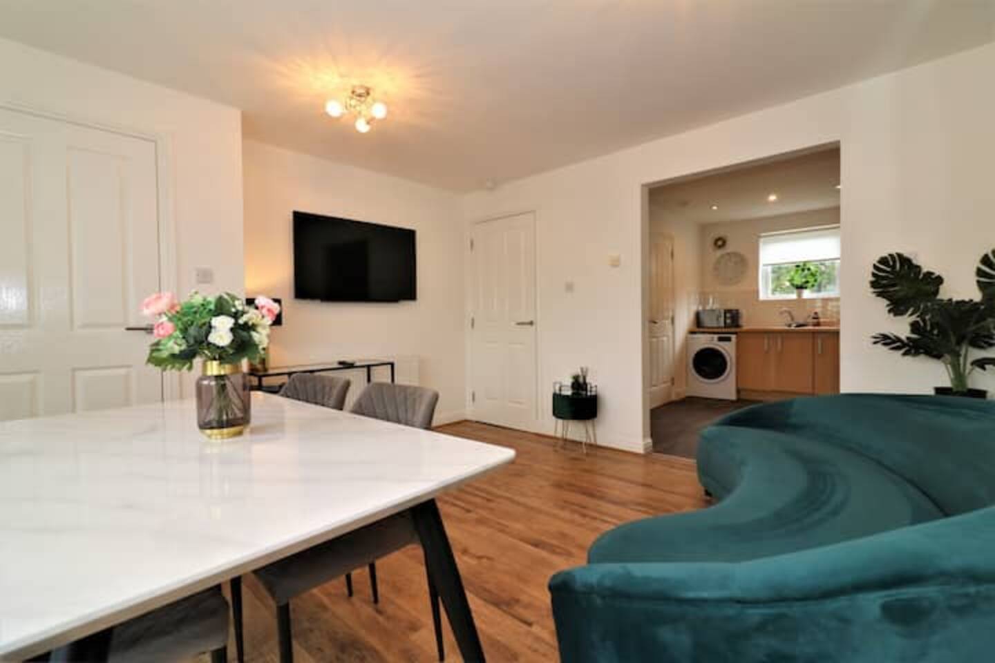 Large 5 Br Townhouse | Close to City Center