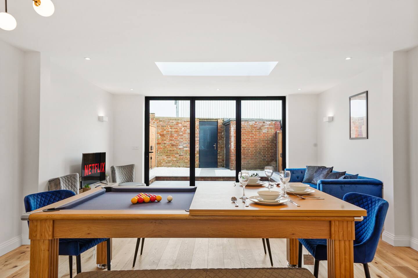 New 5 bed house with Pool Table, garden - London