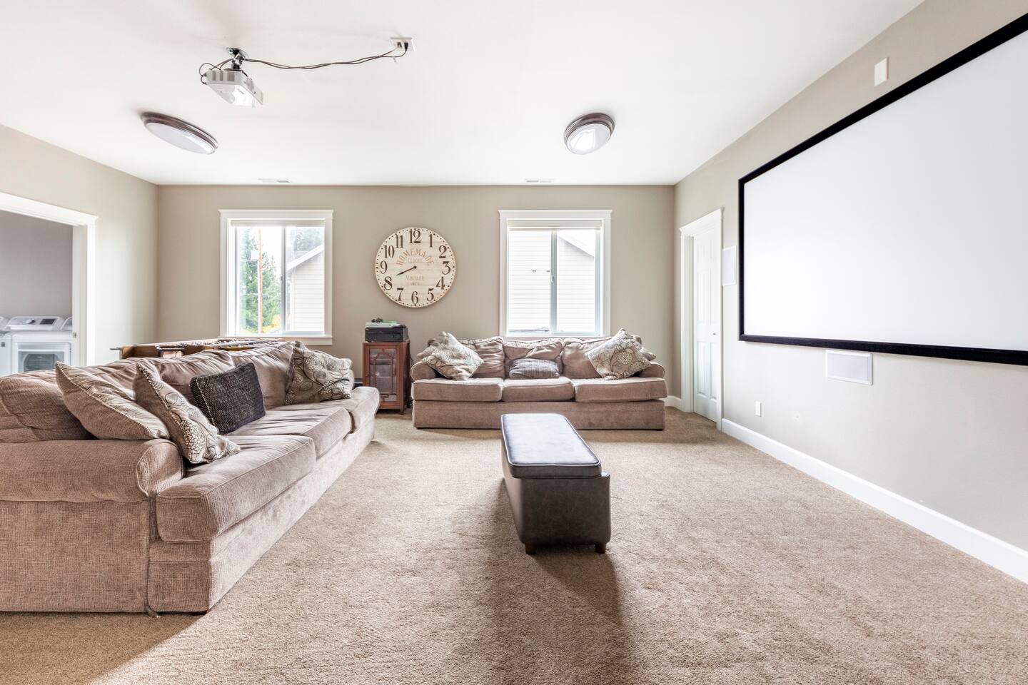 Upscale custom home designed for large groups (Hillsboro 6 bedroom sleeps 22)