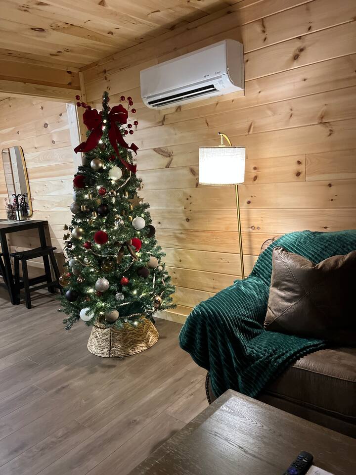 New cabin vibes|Sevierville|800 Ft to Parkway