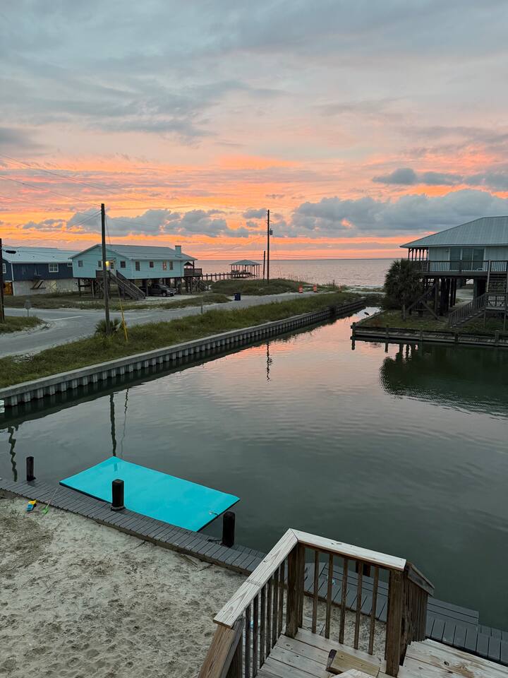 Sunset view on WaTeR/bay/beach 4 Bedroom