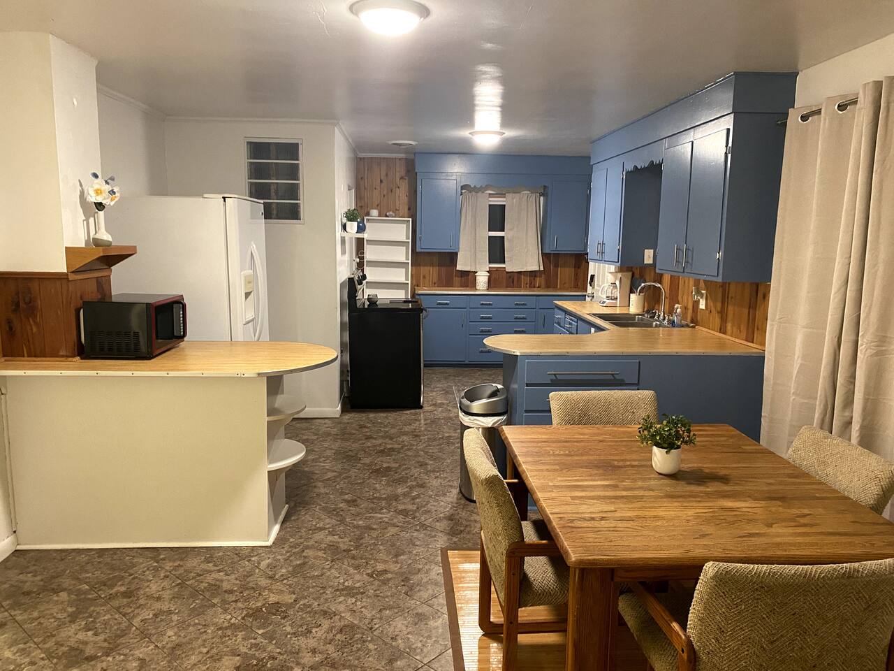 New: Value by Downtown Midland Sleeps 6