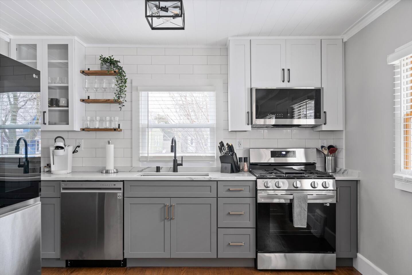 Whole House in Bay View + Fenced-in Yard + Parking