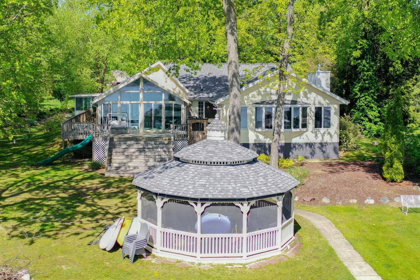 Spacious House on Fisher Lake