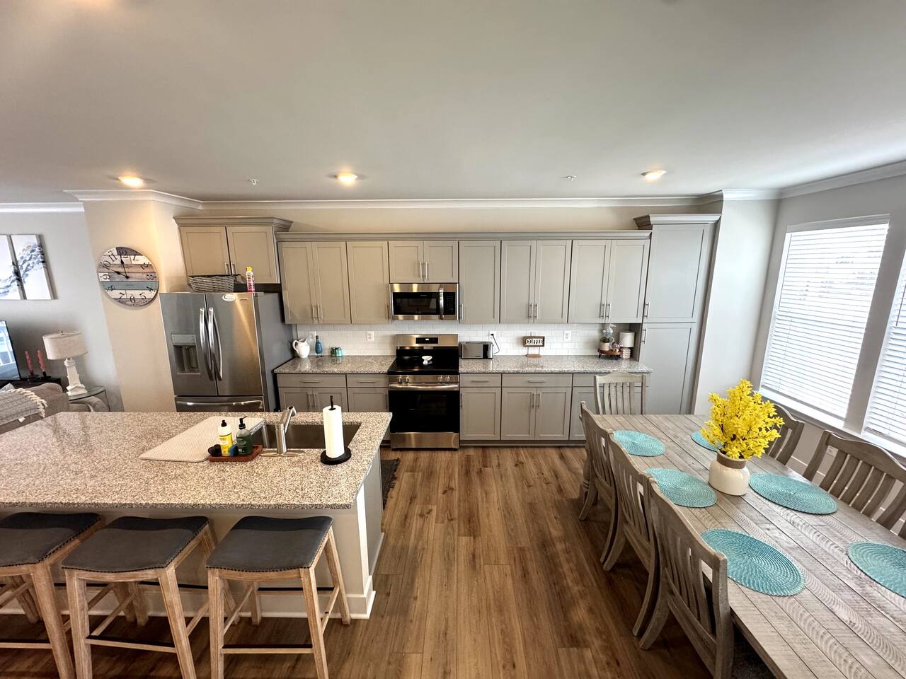 North, OC, 3B/3B, 1 Block to Beach + Linens