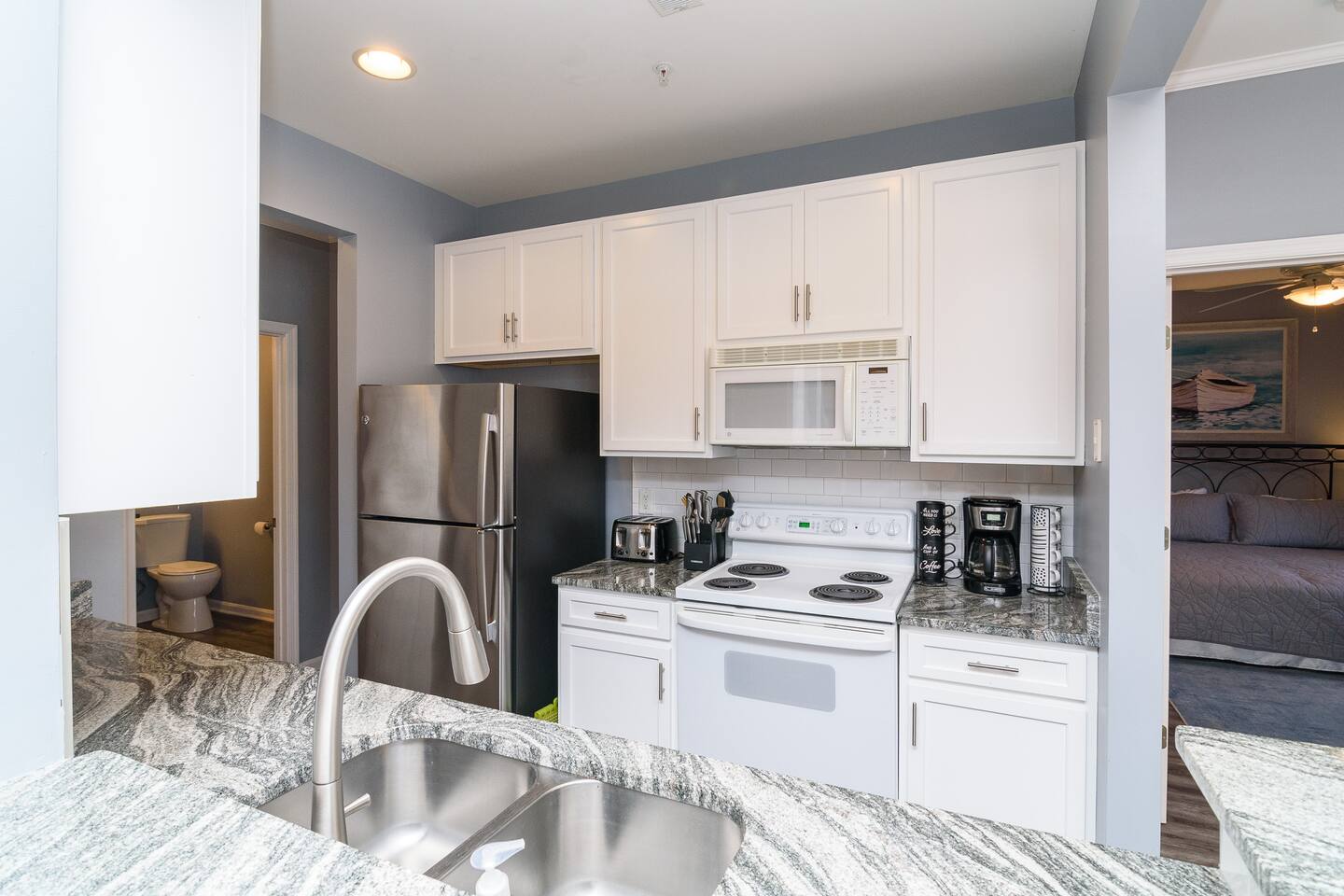 Beach Escape - 2BR Relaxing Condo w Pool photo 13