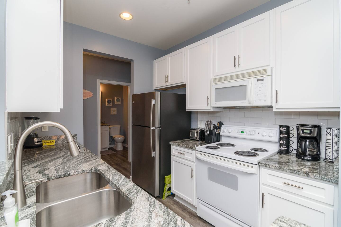 Beach Escape - 2BR Relaxing Condo w Pool photo 14