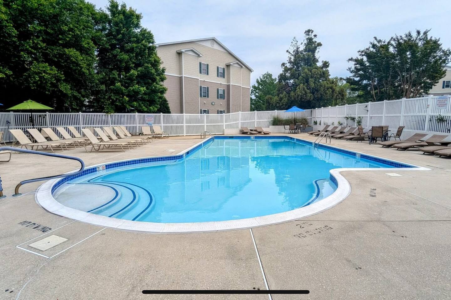 Beach Escape - 2BR Relaxing Condo w Pool photo 35
