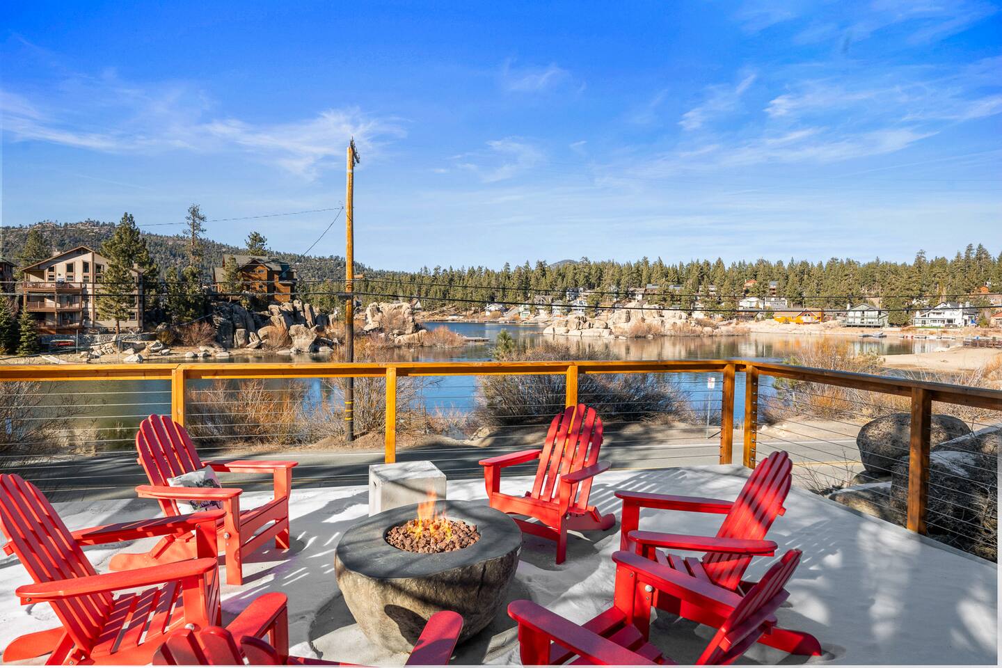 Amazing  Lake View Home, Hot Tub, Private Dock, AC