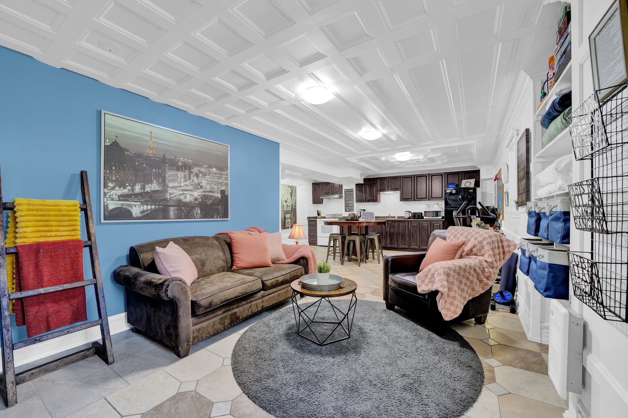 Airport/Family/3TV's/Backyard/2bdrm/3Beds/1Bath