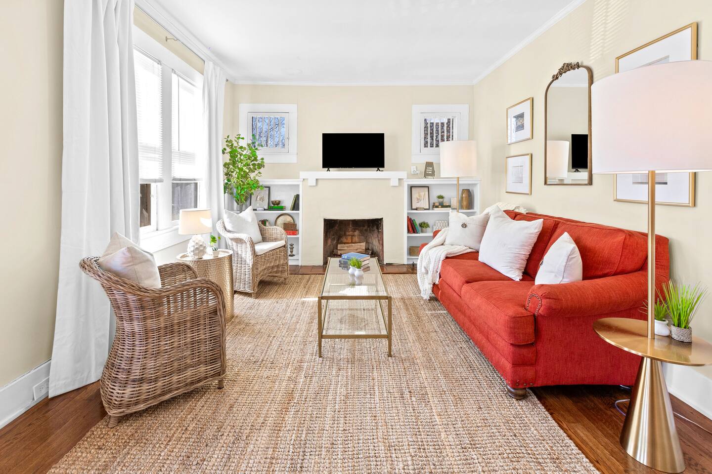 *Southern Charmer with Backyard Hot Tub|Game Room