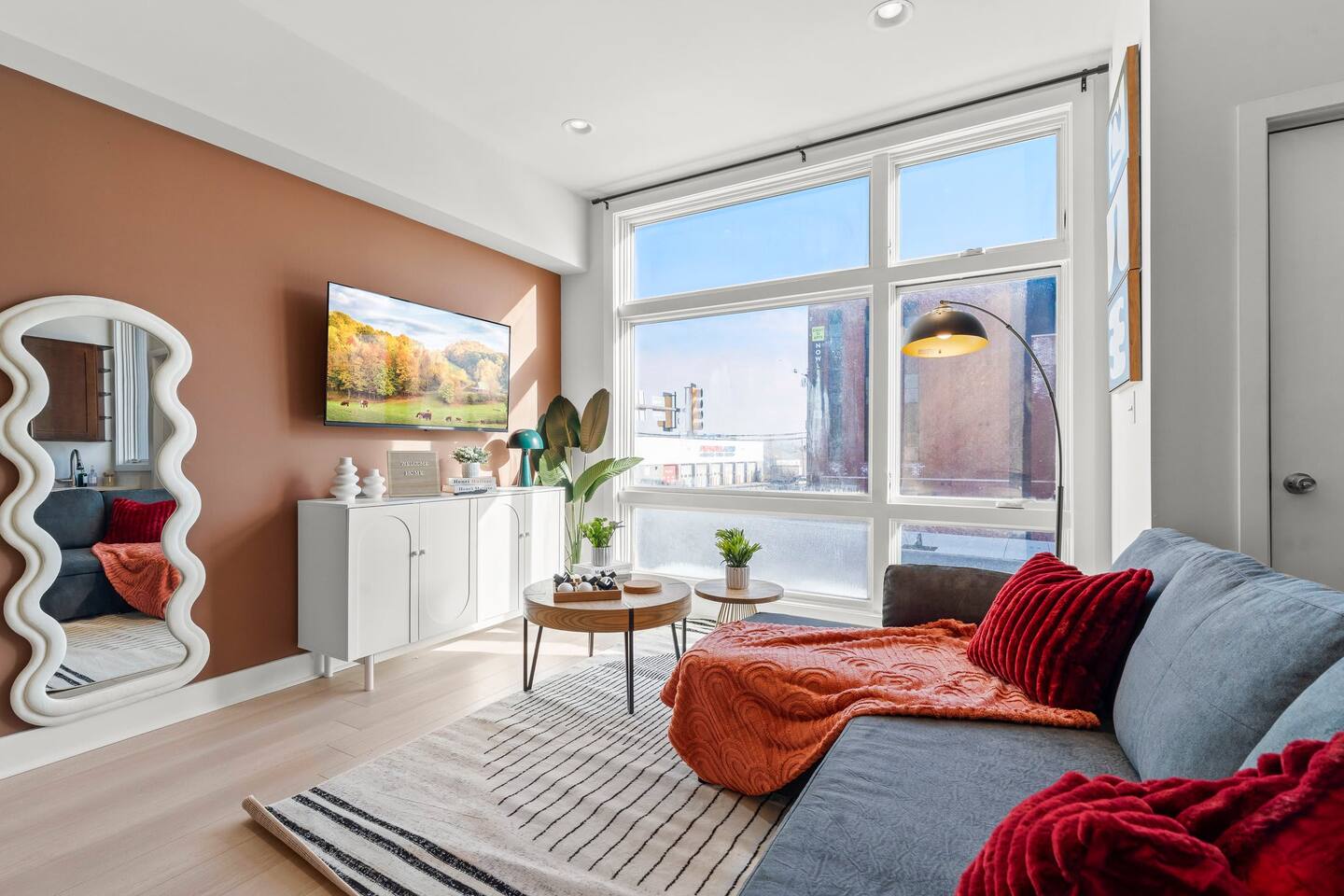 Bright 1BR Near The Met & Broad Street Subway