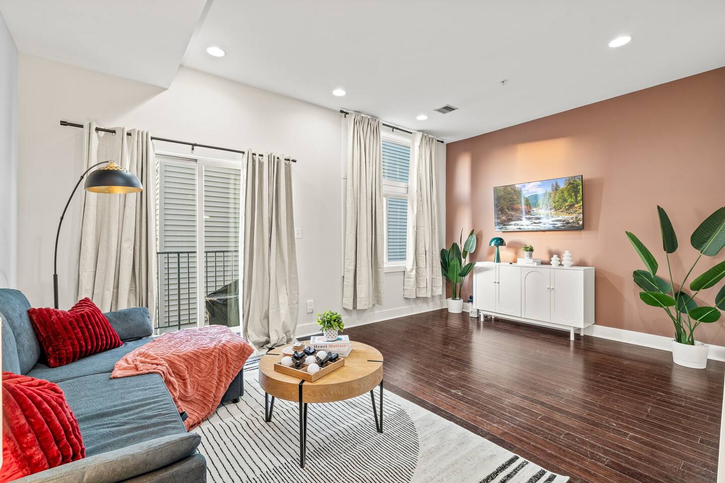 3BR Broad St Home | Rooftop Views | Near Subway