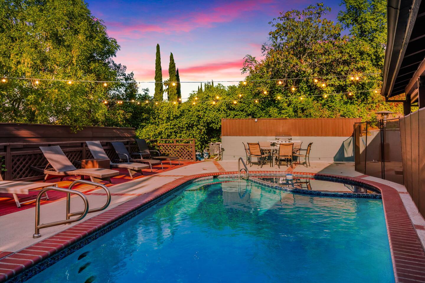 Laurel Canyon with Heated Pool Spa and Game Room